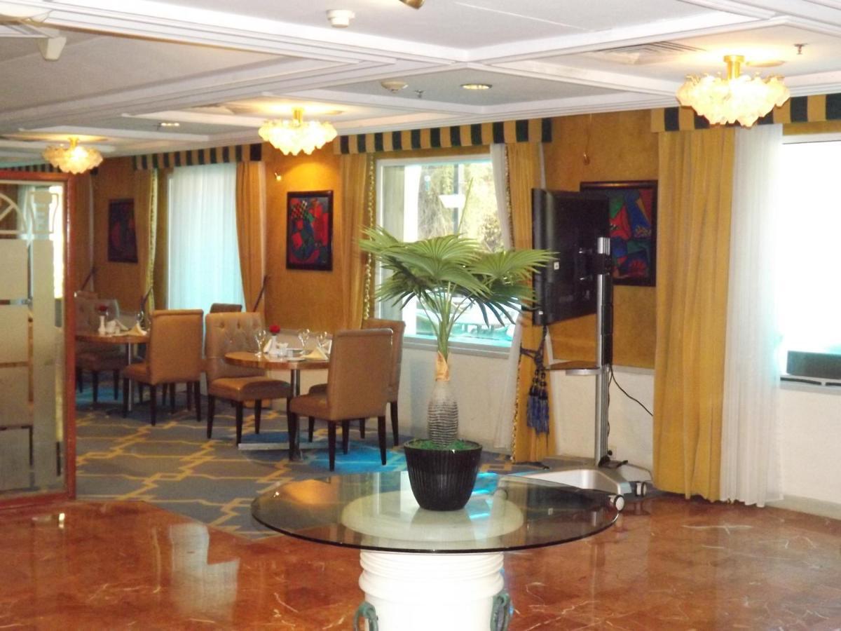 Al Bilad Hotel Джеда Екстериор снимка